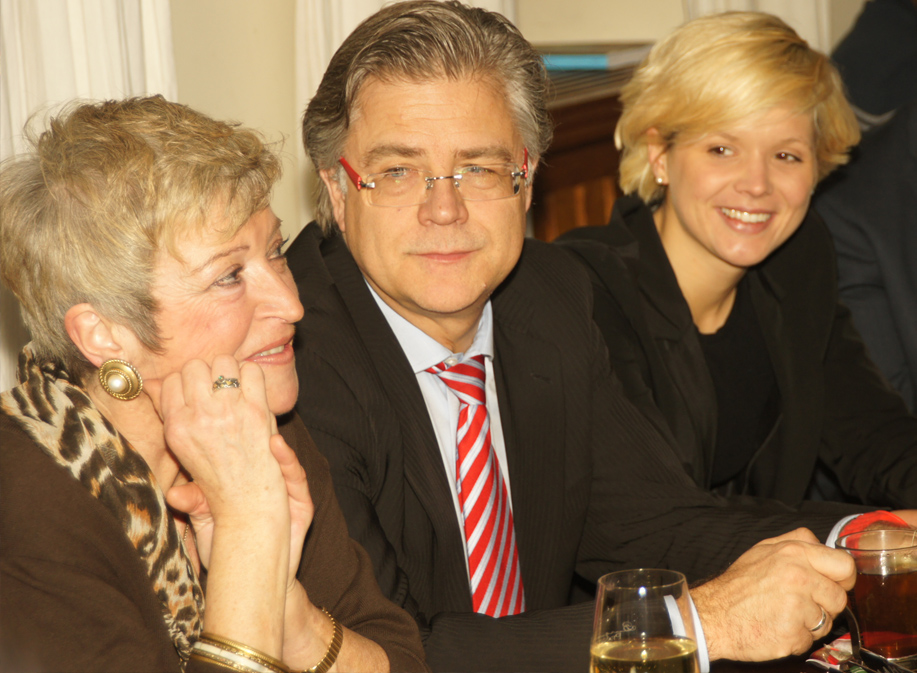 v.l. Jutta Stieglitz, Rotaach-Ideengeber Uwe Gros und Preisträgerin Carina Zöll